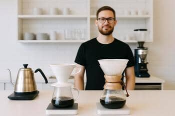 Bosphorus Brewline brew barında V60 ve Chemex demleme istasyonu